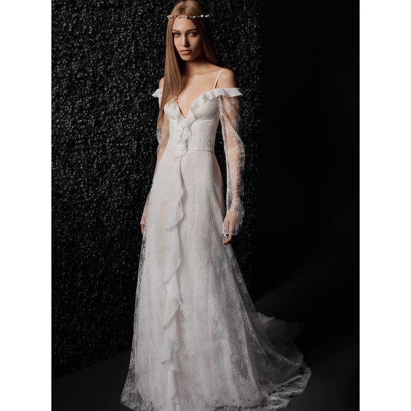 CAMILLE | Vestido de novia recto con escote de pico | Vera Wang Bride CAMILLE | Vestido de novia recto con escote de pico | Vera Wang Bride