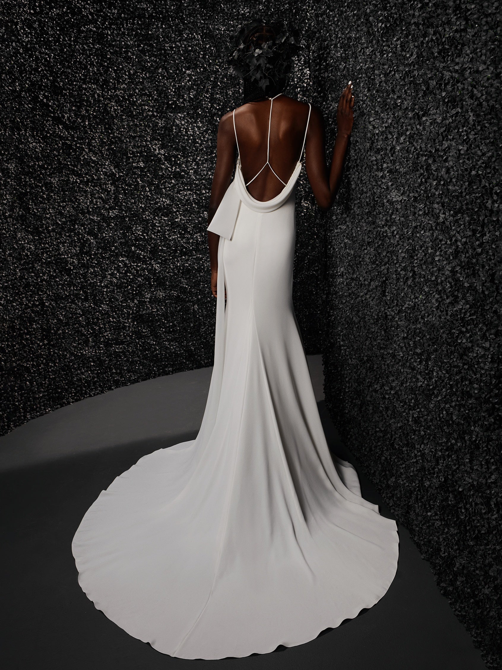 LOLA Robe de mariee coupe droite col licou Vera Wang Bride