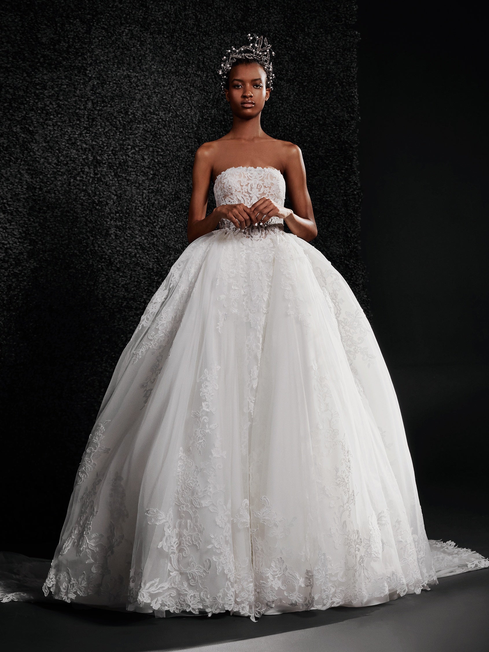 Strapless Sweetheart Neckline Ball Gown Wedding Dress With Organza And  Tulle Details | Kleinfeld Bridal